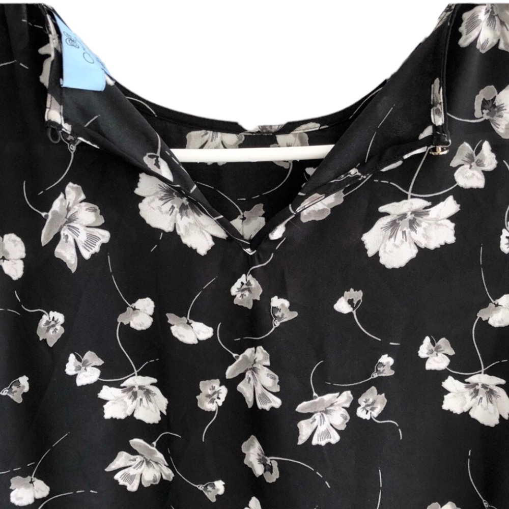 CeCe Black & White Sheer Floral Bell Ruffle Sleeve Top Size S - Picture 7 of 8